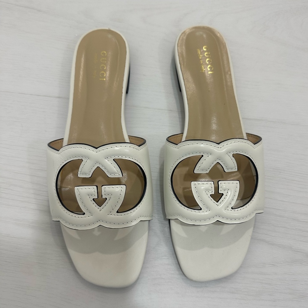 Gucci Women’s slide sandals with Interlocking G